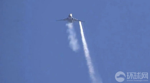 叙利亚政府军苏22战机遭叛军袭击 空中紧急放油_航空产业_中国经济网