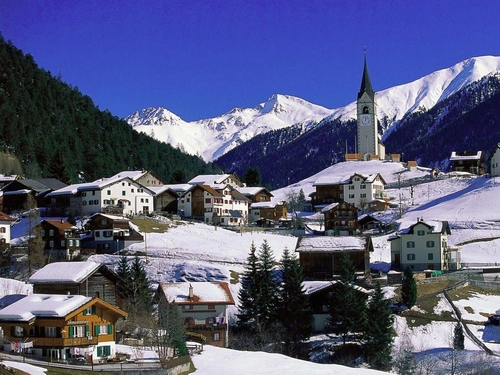 谁说非得睡在床上? 瑞士城里人喜欢 睡麦草 (图