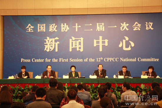 现场:政协委员谈健全社会主义协商民主制度