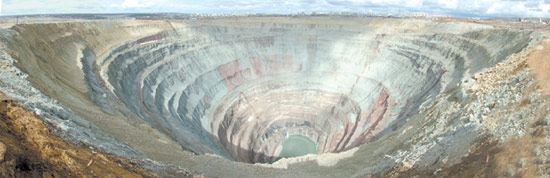 俄罗斯钻石坑能吞下飞机