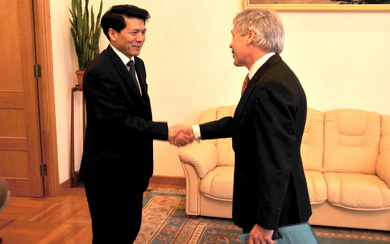 http://ru.china-embassy.org/chn/sgxw/W020100211157610577598.jpg