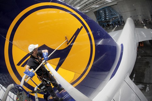 世界经济低迷 德国汉莎航空将削减航班数量(图)