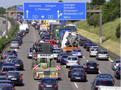 东德经济总量_东德牧羊犬(2)