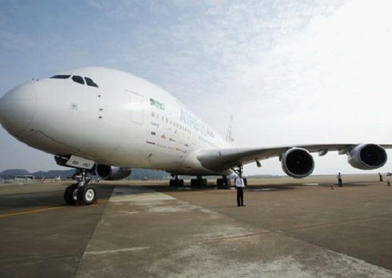 为了修理空客A380的机翼裂纹,空客公司不得不支付1亿欧元的巨额账单