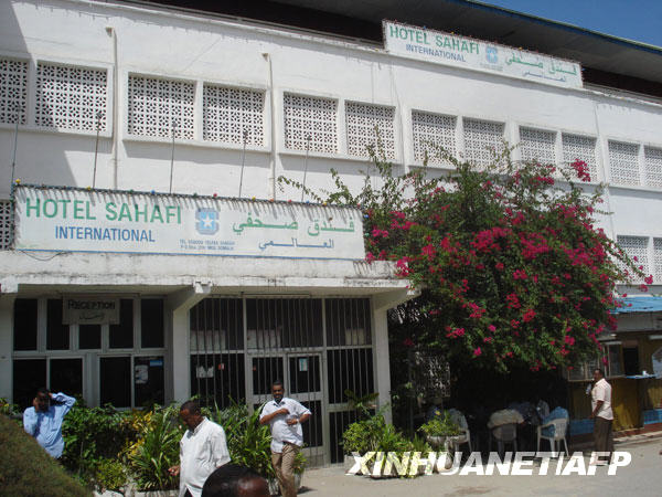 7��14�գ����������׶�Ħ�ӵ�ɳ������������һ�����������Ƶķ���ǰ�е����ݱ���������ҷ���ס�޵�2�������˵��������ݲ�������װ��Ա��ܡ���˵�����������������������������ѵ���鱨��Ա�ġ�